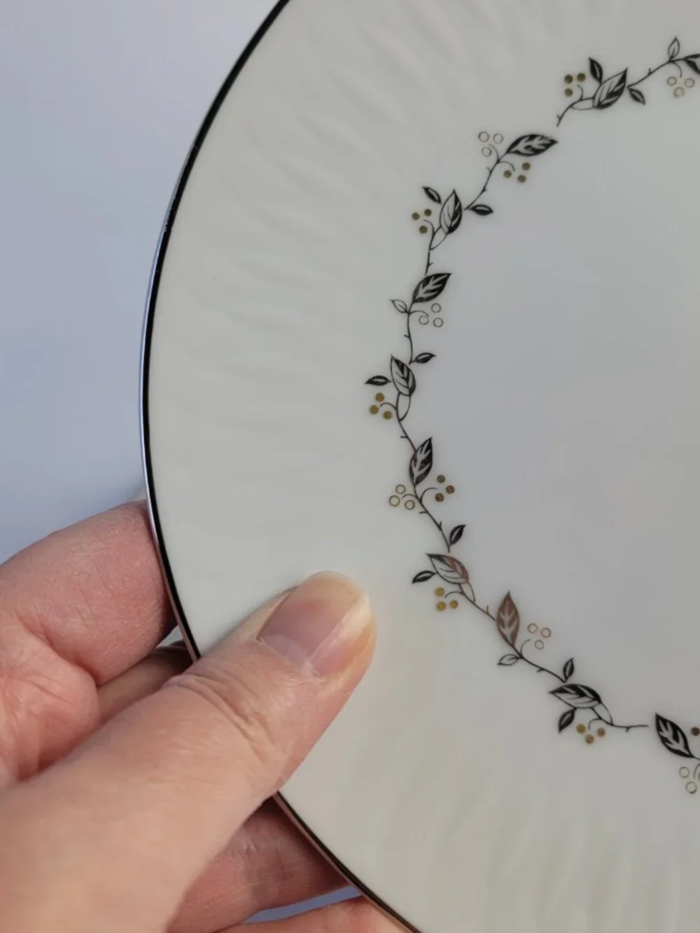 FOUR Sango Carillon Salad Plates White Gold Berries Platinum Leaves 8 Inch